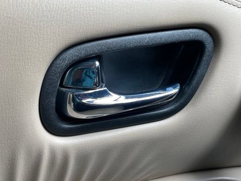 Used 2021 Nissan Armada Platinum w/ Captain's Chairs Package RWD image 12