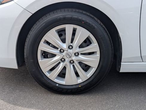 Used 2024 Nissan Sentra S FWD image 11