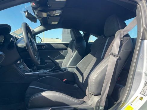 Used 2025 Toyota GR86 Premium w/ ALL Weather Mat Package (TMS) RWD image 7