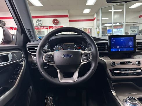Used 2024 Ford Explorer XLT w/ Equipment Group 202A AWD/4WD image 15
