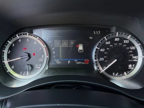 Used 2025 Toyota Highlander XLE FWD image 21