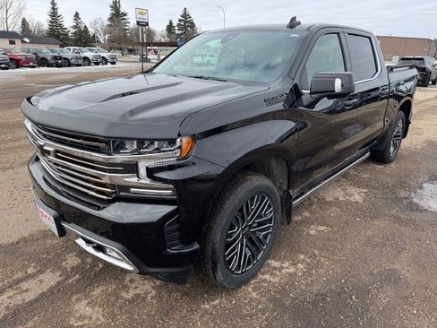 Used 2022 Chevrolet Silverado 1500 High Country w/ Technology Package image 3