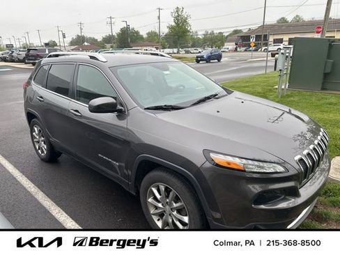 Used 2018 Jeep Cherokee Limited AWD/4WD image 3