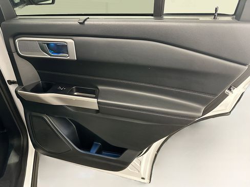 Used 2023 Ford Explorer Limited image 32