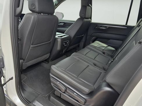 Used 2025 Chevrolet Suburban Z71 AWD/4WD image 25