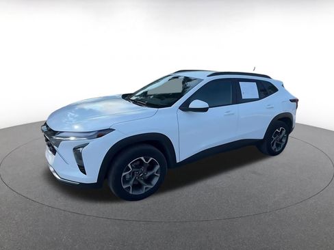 Used 2025 Chevrolet Trax LT image 8