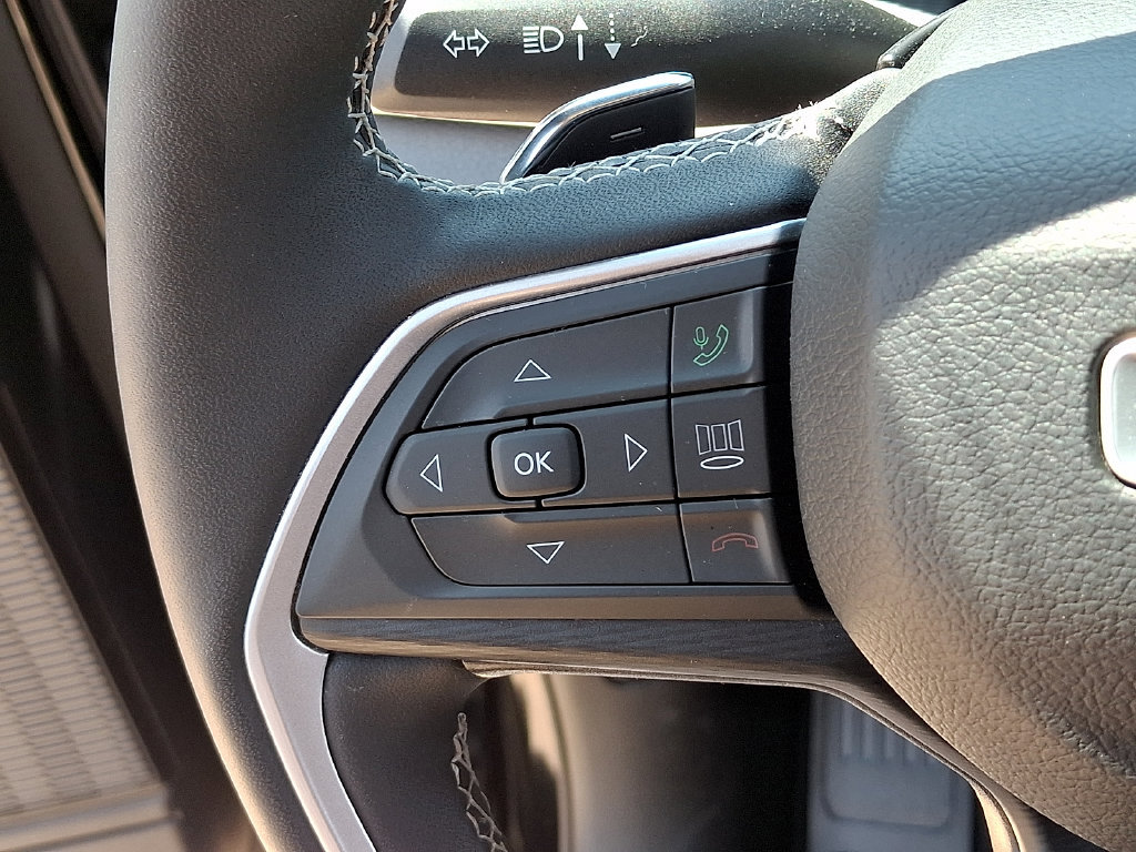 Used 2023 Jeep Grand Cherokee Laredo w/ Luxury Tech Group I AWD/4WD image 20