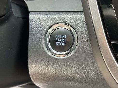 Used 2022 Toyota Camry XLE FWD image 24
