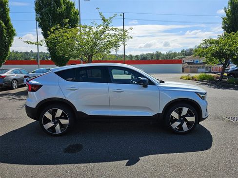 Used 2023 Volvo C40 P8 Recharge Ultimate image 4