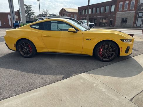 Used 2024 Ford Mustang GT Premium image 31