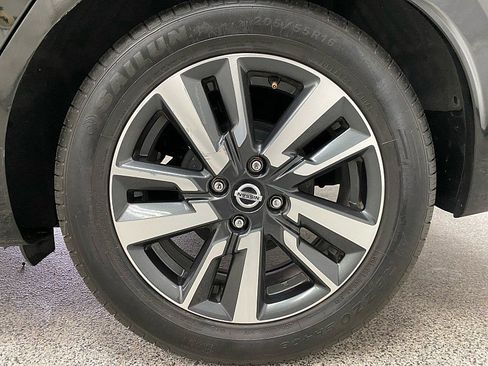 Used 2021 Nissan Versa SV image 23