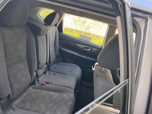 Used 2016 Nissan Rogue SV w/ SV Premium Package image 30