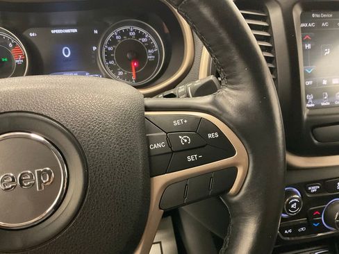 Used 2016 Jeep Cherokee Limited image 18