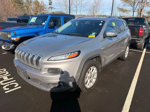 Used 2015 Jeep Cherokee Latitude w/ Comfort/Convenience Group image 2