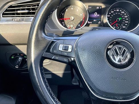 Used 2018 Volkswagen Tiguan SE FWD image 11