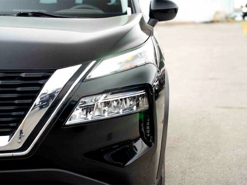 Used 2023 Nissan Rogue SV image 9