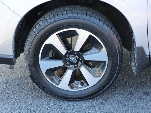 Used 2017 Subaru Forester 2.5i Premium w/ All-Weather Package image 11