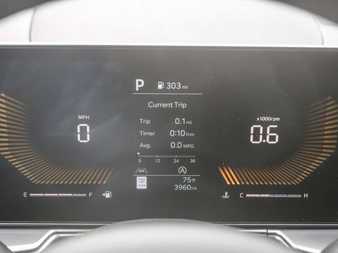 Certified 2025 Kia Sorento LX FWD image 25