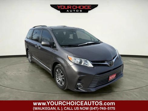 Used 2018 Toyota Sienna XLE image 7