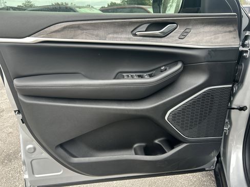 New 2025 Jeep Grand Cherokee L Limited w/ Luxury Tech Group II image 10