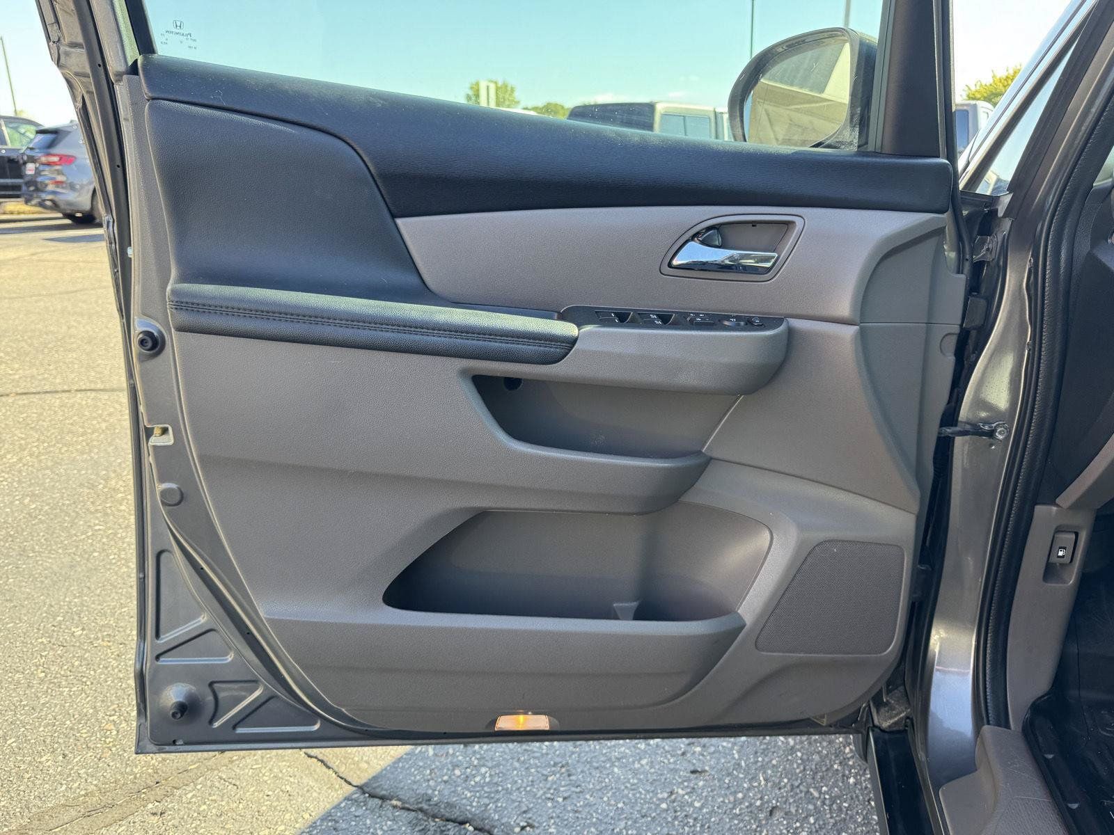 Used 2015 Honda Odyssey EX-L image 12