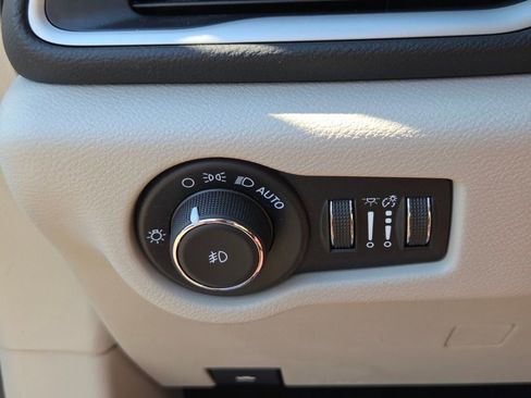 Used 2022 Chrysler Pacifica Touring-L image 26