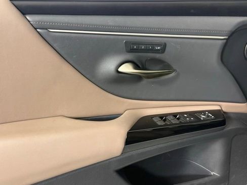 Used 2025 Lexus ES 350 w/ Premium Package image 14