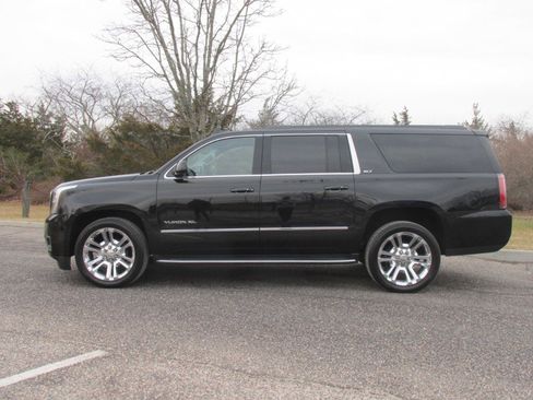 Used 2019 GMC Yukon XL SLT w/ Premium Edition image 9