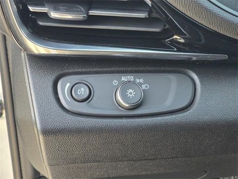 Used 2024 Buick Envista Avenir image 21