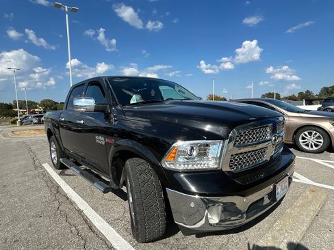 Used 2017 RAM 1500 Laramie w/ Convenience Group AWD/4WD image 2