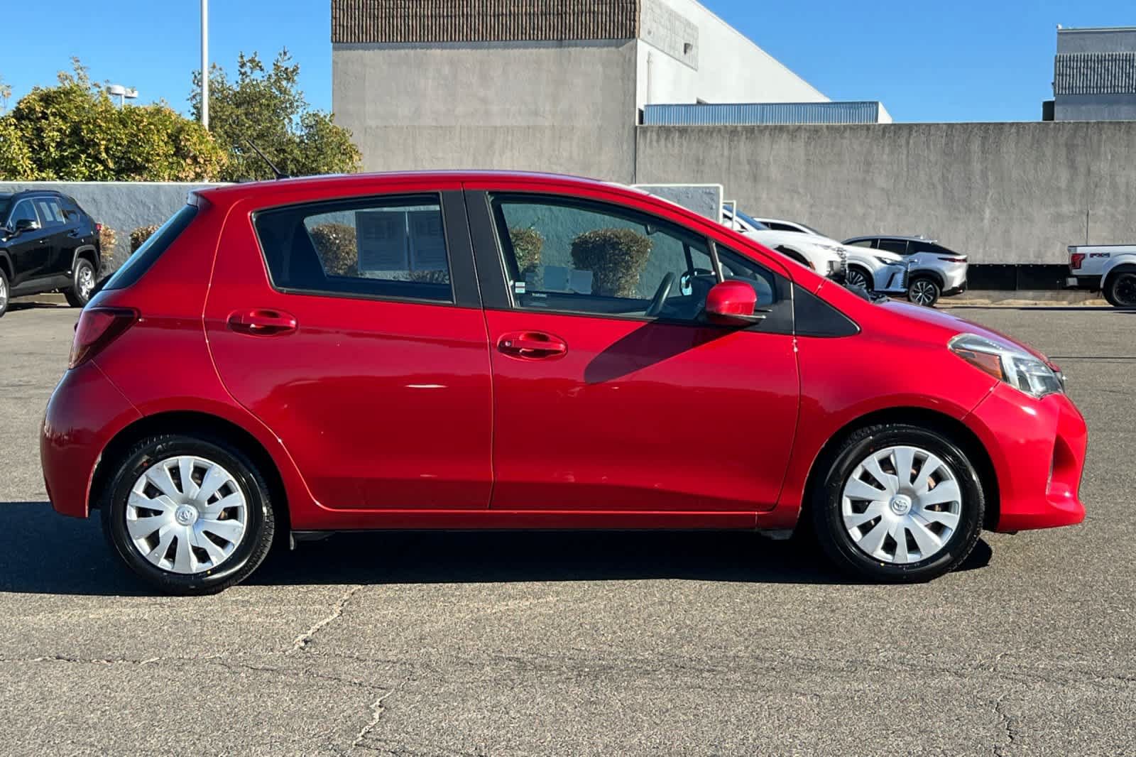 Used 2017 Toyota Yaris L w/ Carpet Mat Package FWD image 6