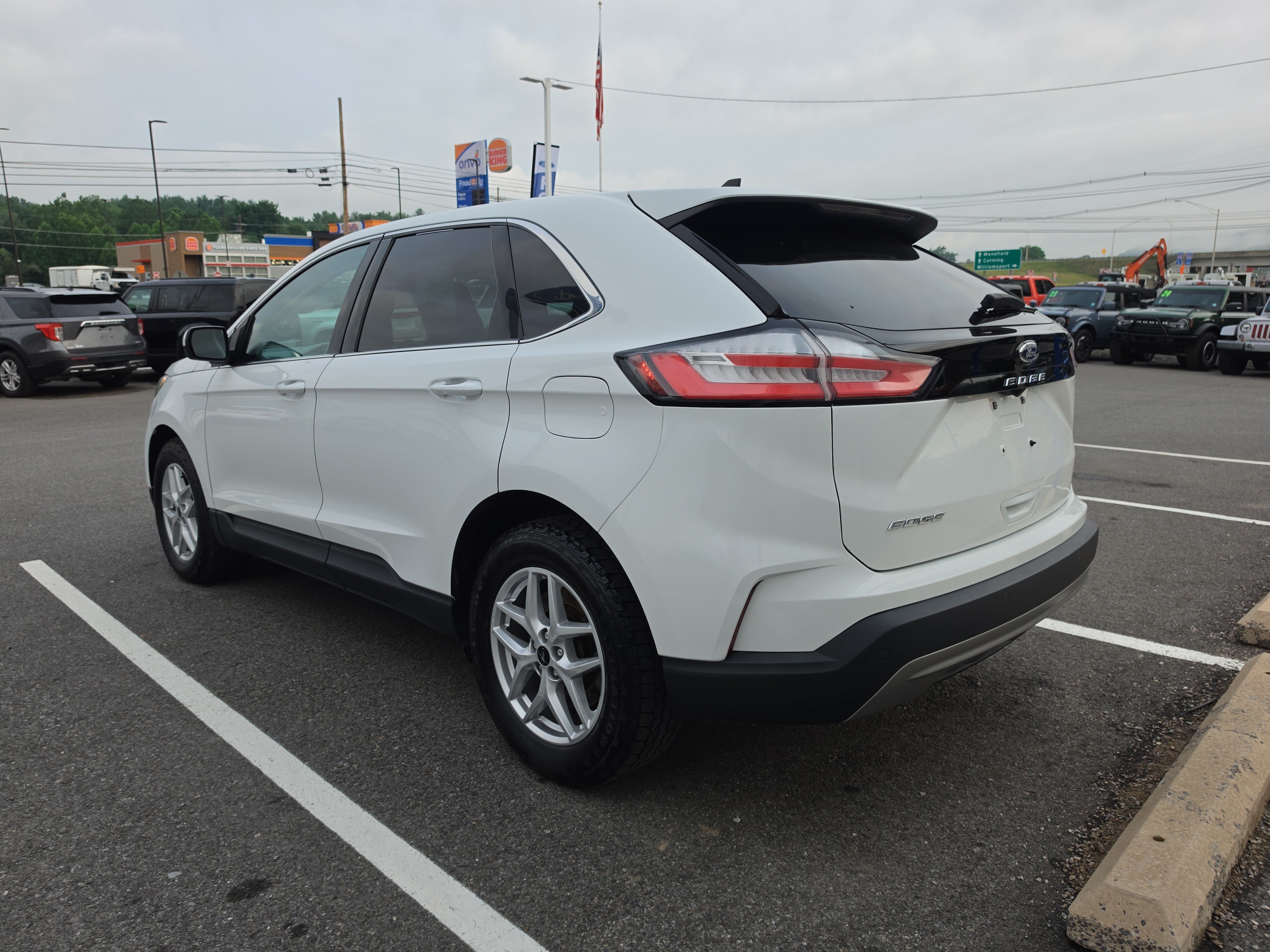 Used 2023 Ford Edge SEL AWD/4WD image 6