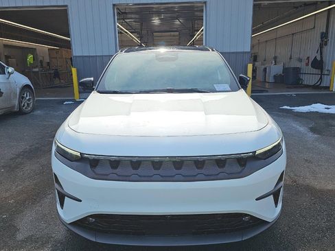 Used 2024 Jeep Wagoneer Launch Edition image 3