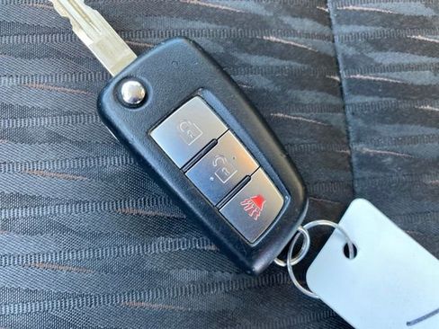 Used 2020 Nissan Rogue SV image 22