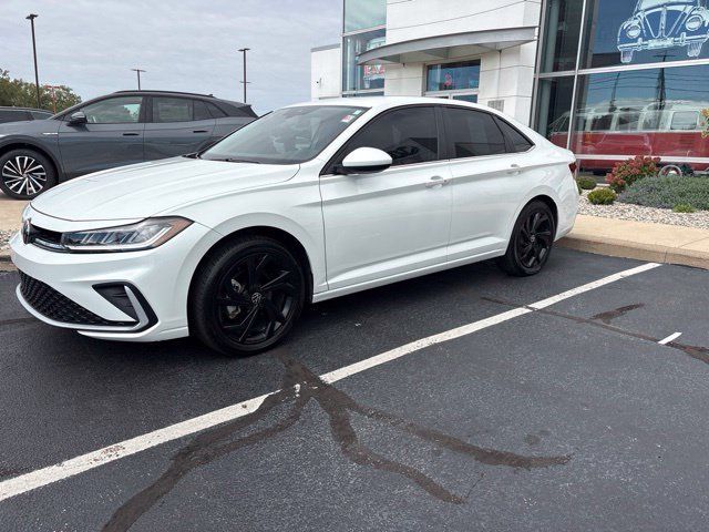 Used 2025 Volkswagen Jetta SE FWD image 2