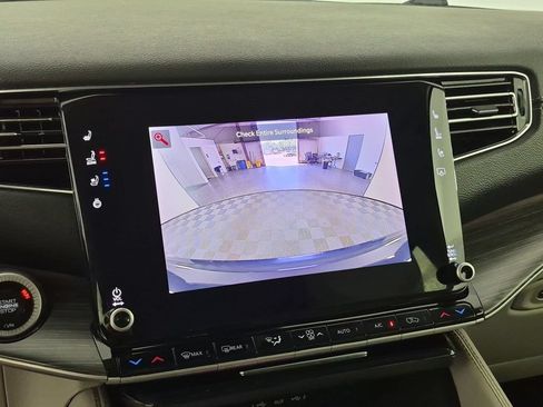 Certified 2024 Jeep Wagoneer Series II w/ Flexible Seating Group AWD/4WD image 25