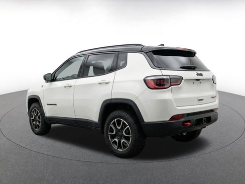 Used 2025 Jeep Compass Trailhawk AWD/4WD image 7