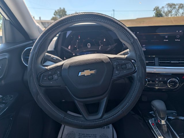 Used 2025 Chevrolet Trax LT FWD image 14