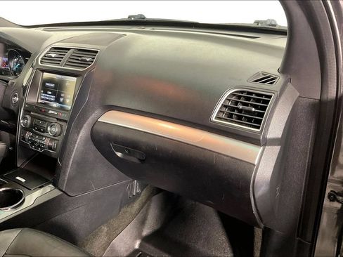 Used 2016 Ford Explorer XLT w/ Equipment Group 202A FWD image 16