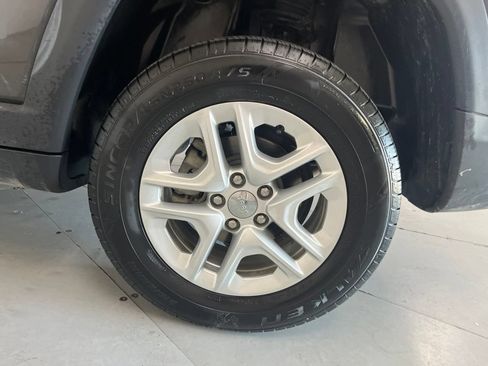 Used 2018 Jeep Compass Sport w/ Cold Weather Group AWD/4WD image 12