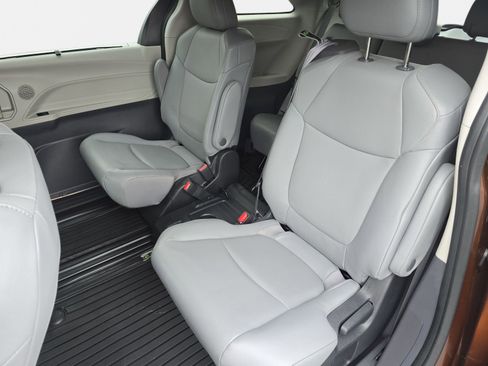 Used 2023 Toyota Sienna XLE image 15