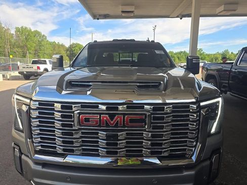 Used 2024 GMC Sierra 2500 Denali w/ Denali Reserve Package AWD/4WD image 2