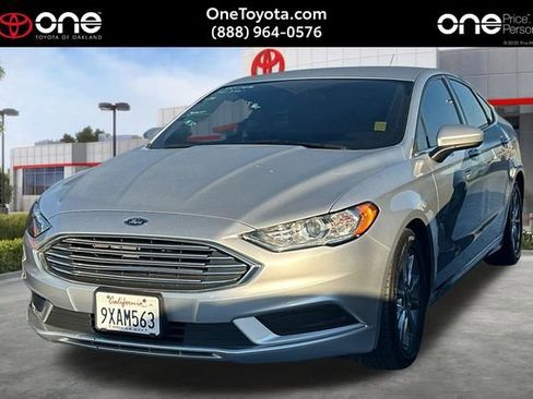 Used 2017 Ford Fusion SE w/ Fusion SE Technology Package image 1