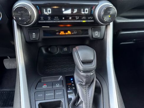 Used 2025 Toyota RAV4 XLE FWD image 18