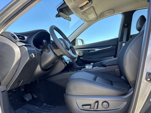 New 2025 INFINITI QX50 Pure image 11