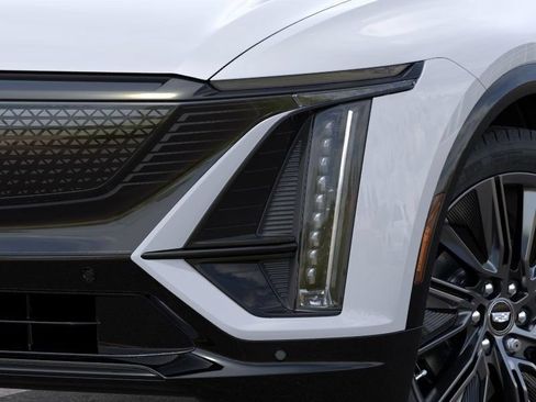 Used 2026 Cadillac Lyriq Signature Sport w/ LPO, Floor Liner Package AWD/4WD image 11