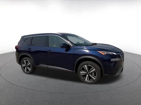 Used 2026 Nissan Rogue SL FWD image 2