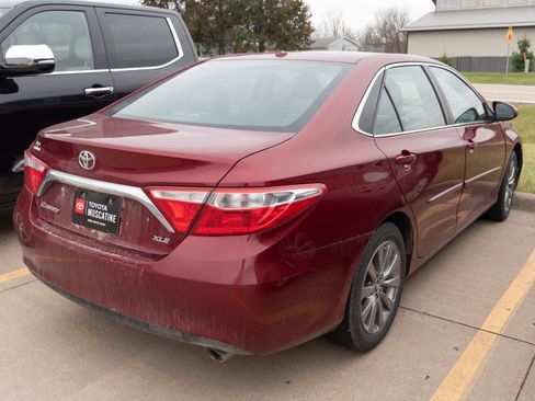 Used 2016 Toyota Camry XLE w/ Moonroof Package image 7