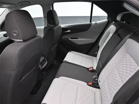 Used 2018 Chevrolet Equinox LS image 26
