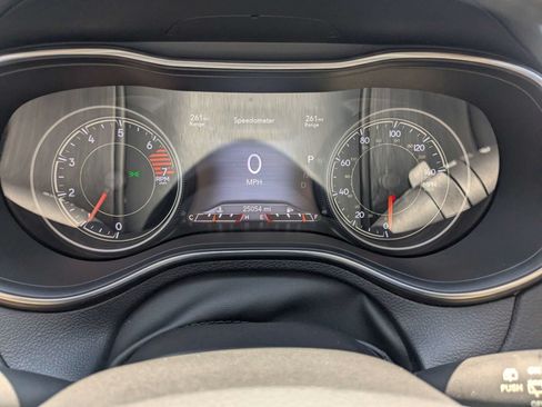 Used 2019 Jeep Cherokee Limited FWD image 30